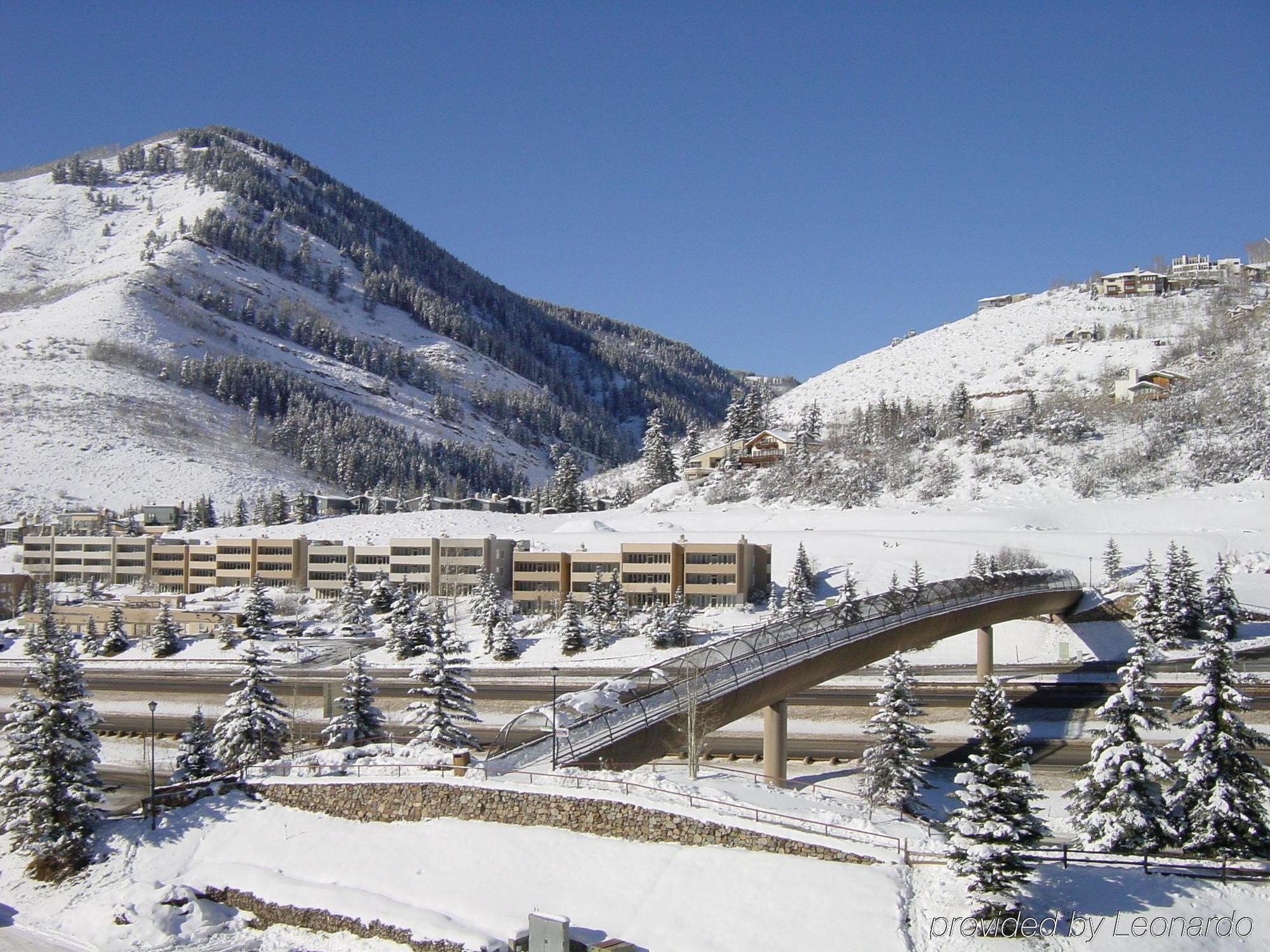 Sun Vail Aparthotel Екстериор снимка