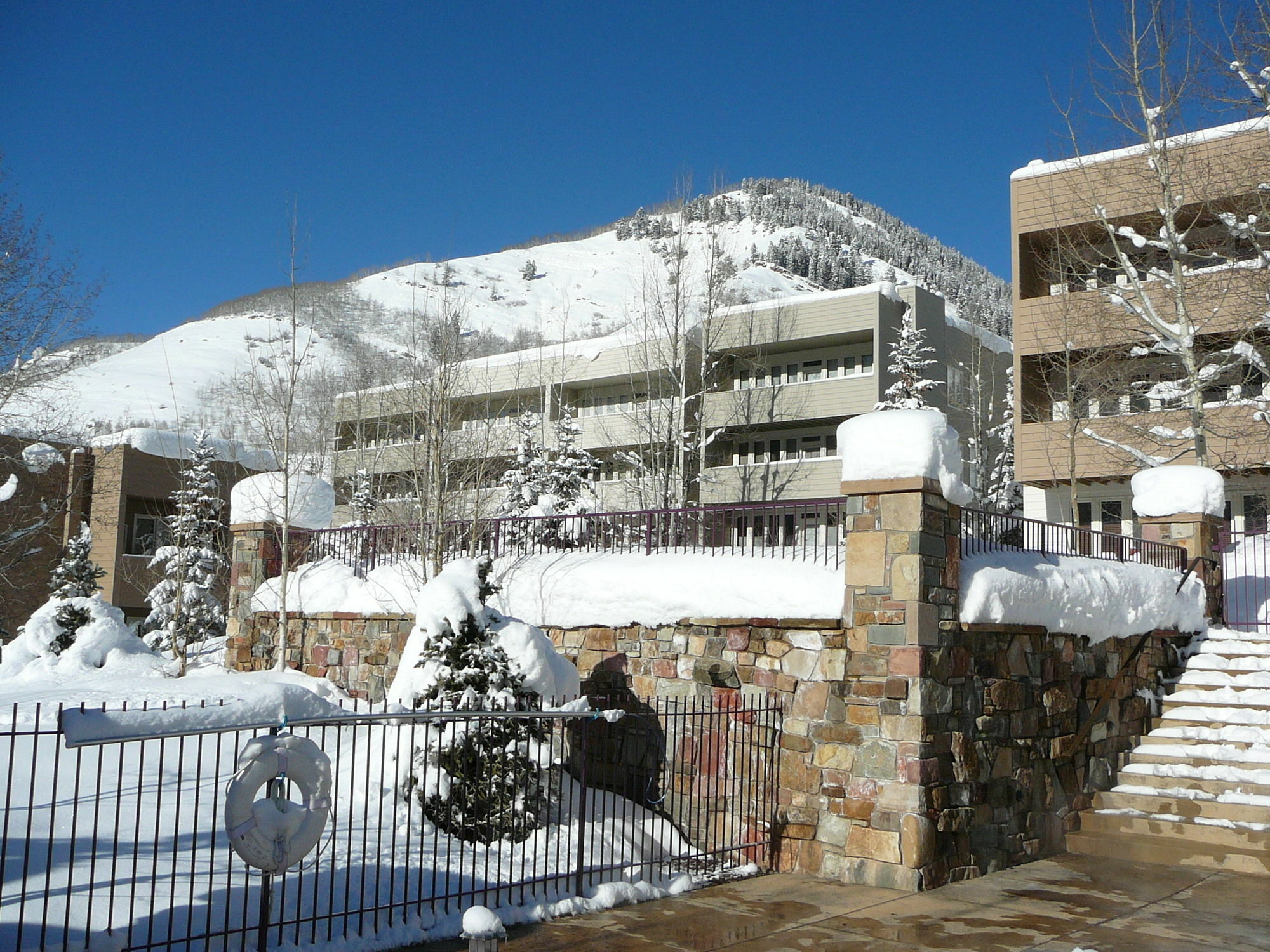 Sun Vail Aparthotel Екстериор снимка